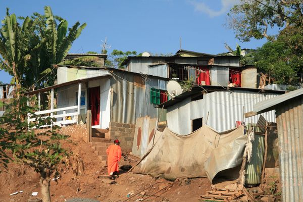 Mayotte, cachez ce bidonville que je ne saurais voir